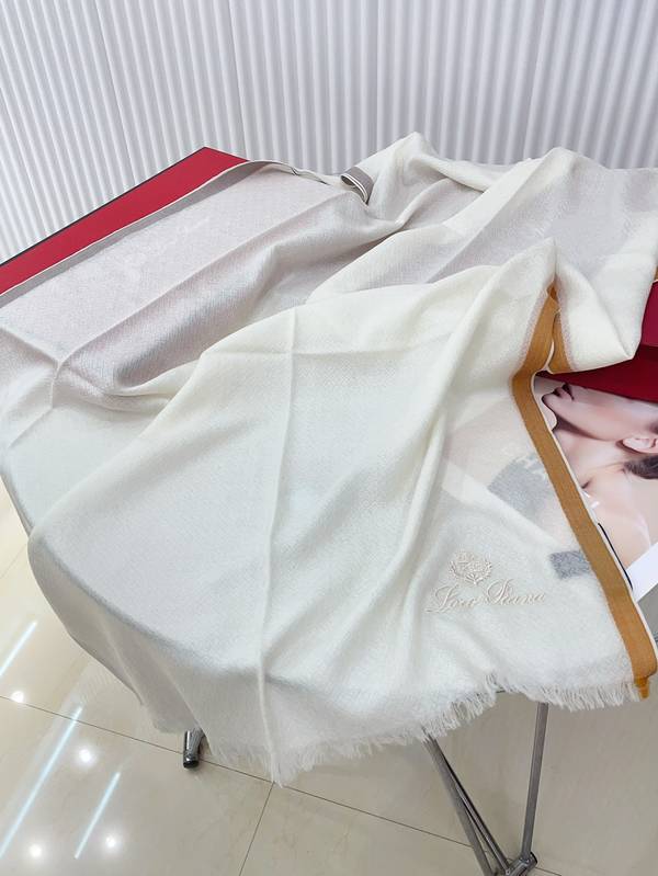 Loro Piana Scarf LPC00040 Loro Piana Scarf LPC00040